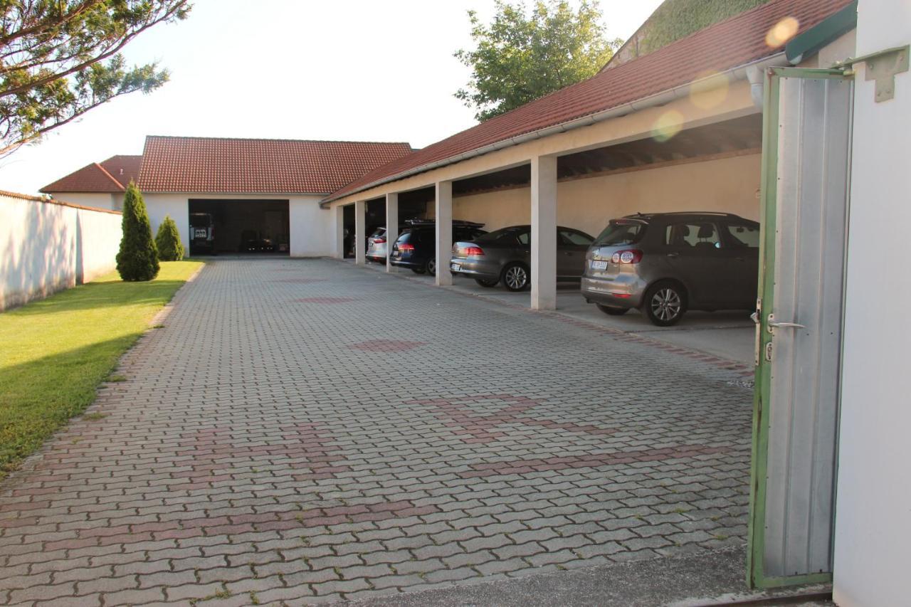 Haus Renee Bed & Breakfast Podersdorf am See Ngoại thất bức ảnh